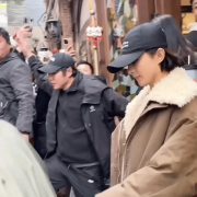 赵丽颖重返福州烟台山拍